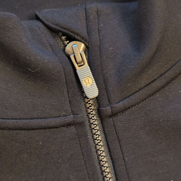 Lululemon RARE Embossed Panel Full Zip Crop Scuba Material Size S - Picture 3 of 9